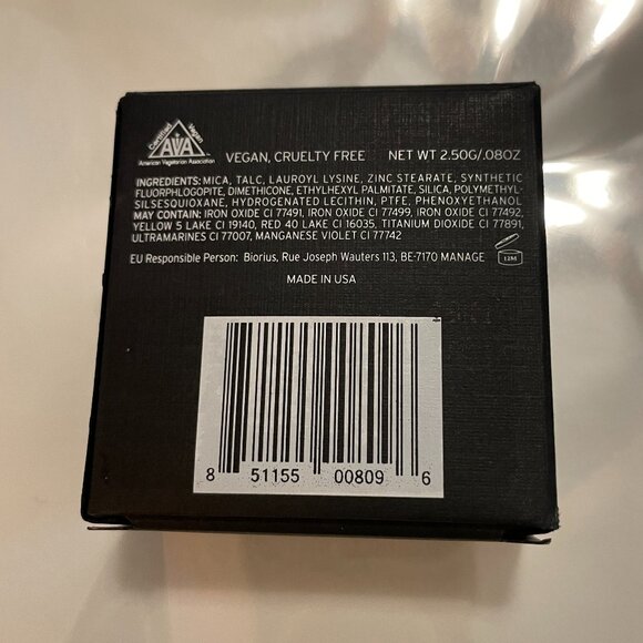 NUDE ENVIE Dangerous Eyeshadow in a Silver Mirrored Compact Brand New in Box NWT - Picture 5 of 5